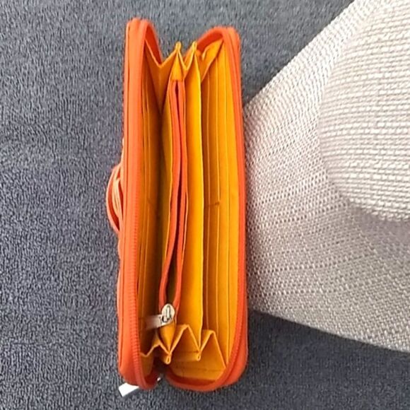 Womens NWOT No Label Adorable Orange Rose Wallet - Picture 2 of 2